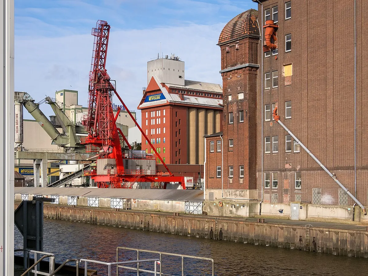 Ship loaders — industrial application photograph